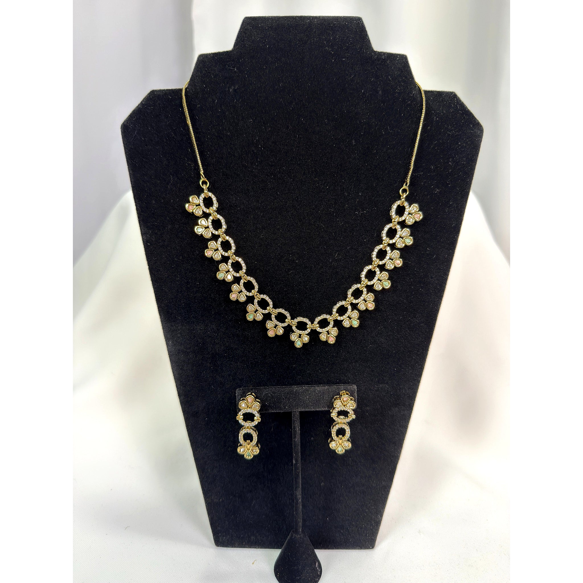 Elegant Floral Link Gold Necklace Set with Matching Drop Earrings