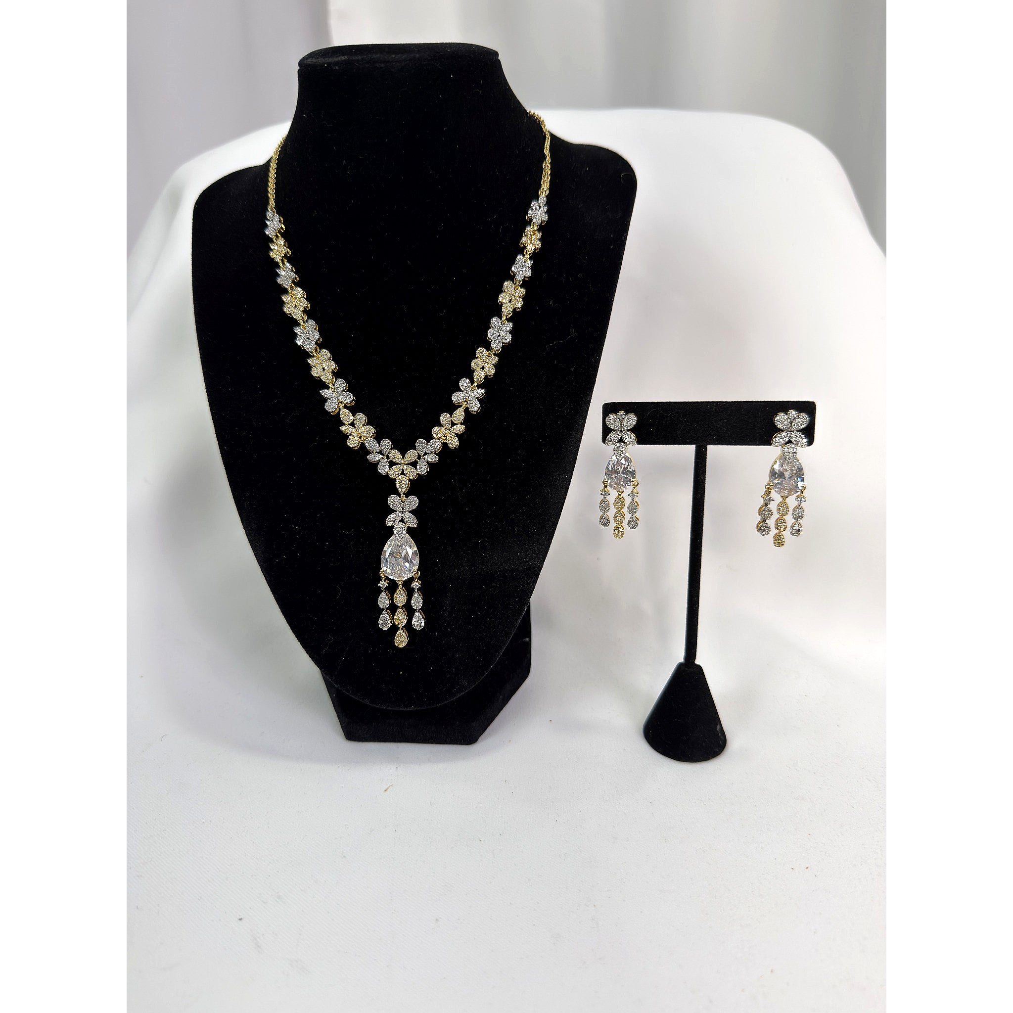 Elegant Floral Crystal Drop Necklace Set with Matching Earrings
