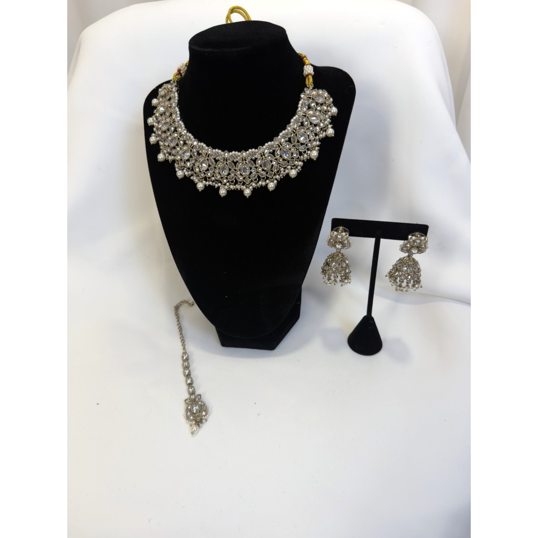 Classic Pearl Kundan Bridal Necklace Set with Jhumka Earrings & Maang Tikka
