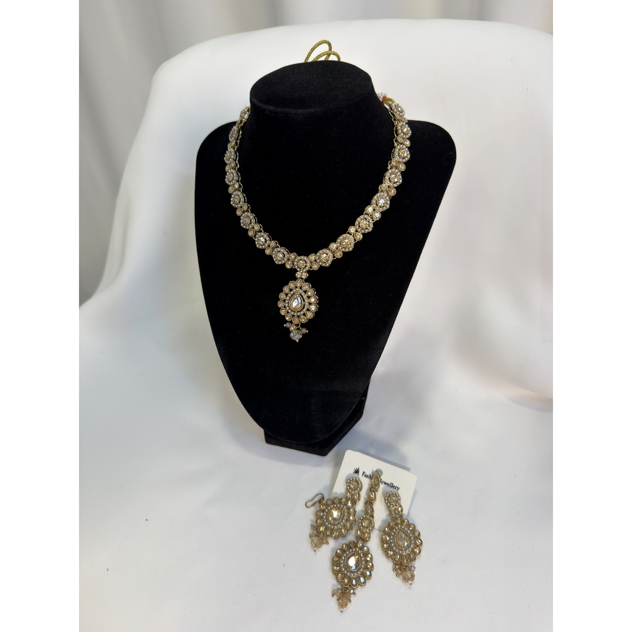 Exquisite Gold-Plated Polki & Pearl Wedding Jewellery Set - Necklace, Earrings, Maang Tikka